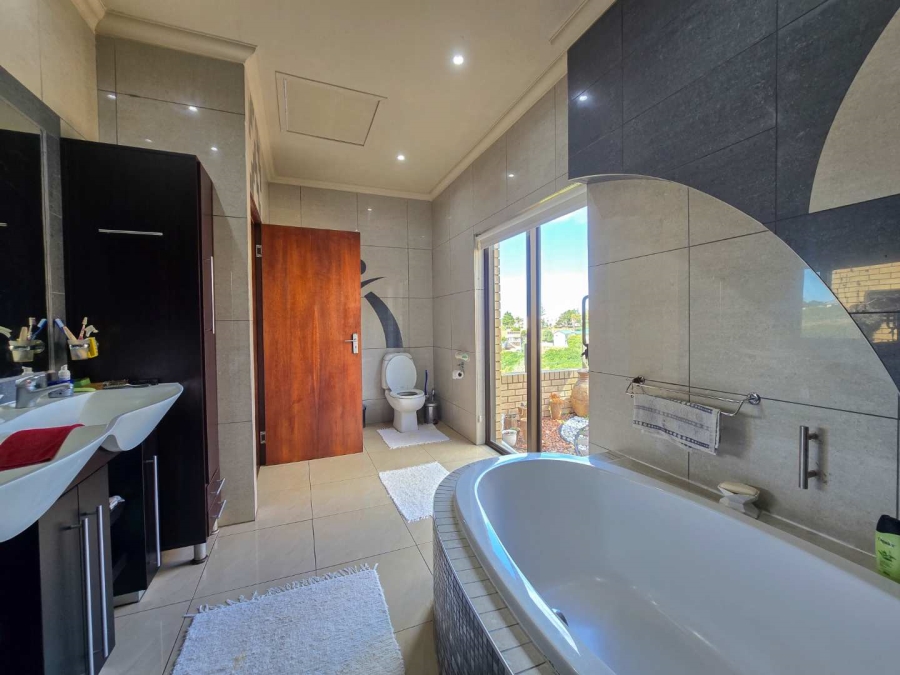 4 Bedroom Property for Sale in Stilbaai Wes Western Cape